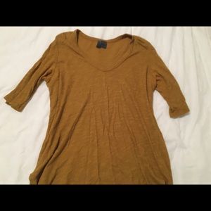 ✨ Anthropologie high-low shirt dark mustard.